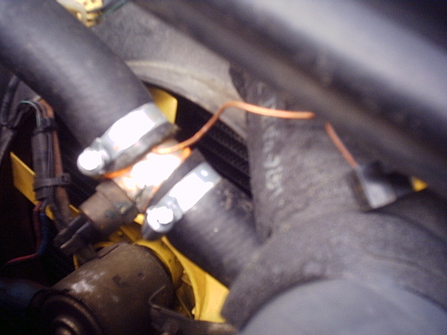 Capillary tube entering the radiator hose
- lots of instant gasket visible
